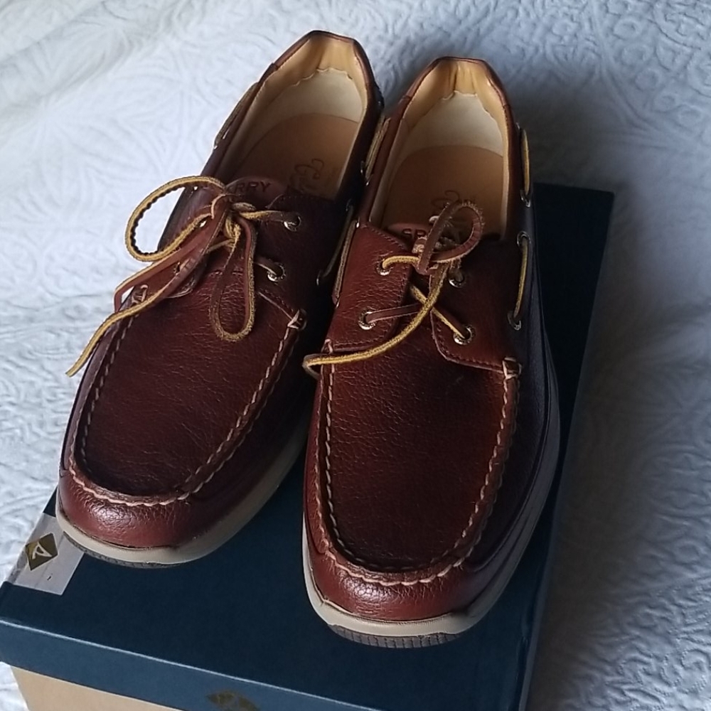 NWT Sperry Gold Cup Boat Shoes cognac